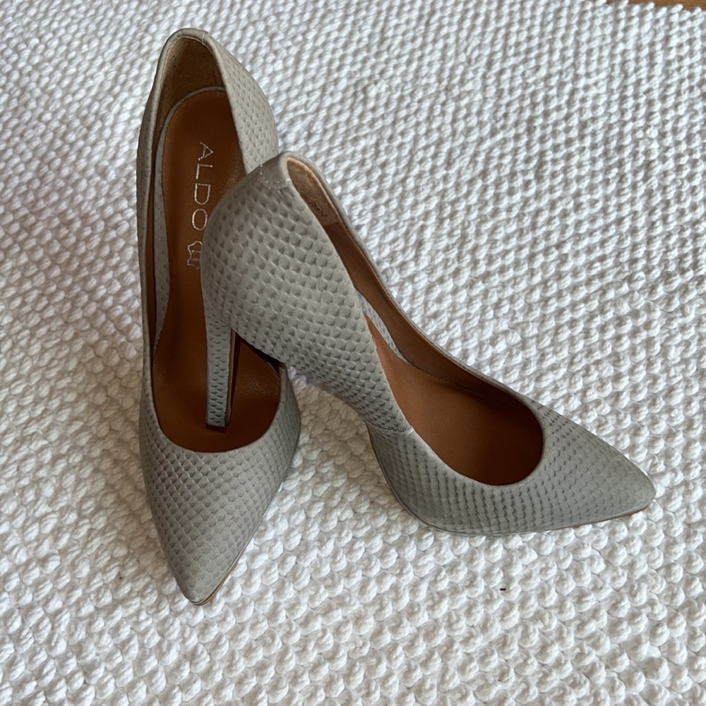 Aldo Pointed Toe Stiletto Gray Leather Pumps